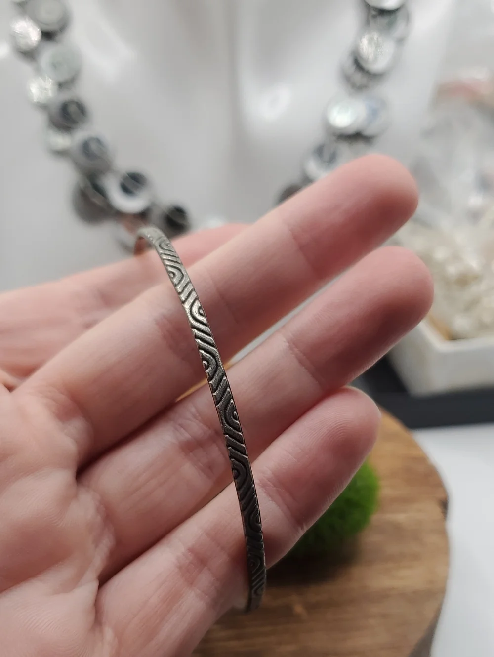 Etched Silver-Tone Bangle Bracelet - Slim Textured Design B3502